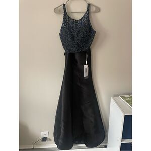Madison James Size 8 Black Two Piece Prom Full Length Dress